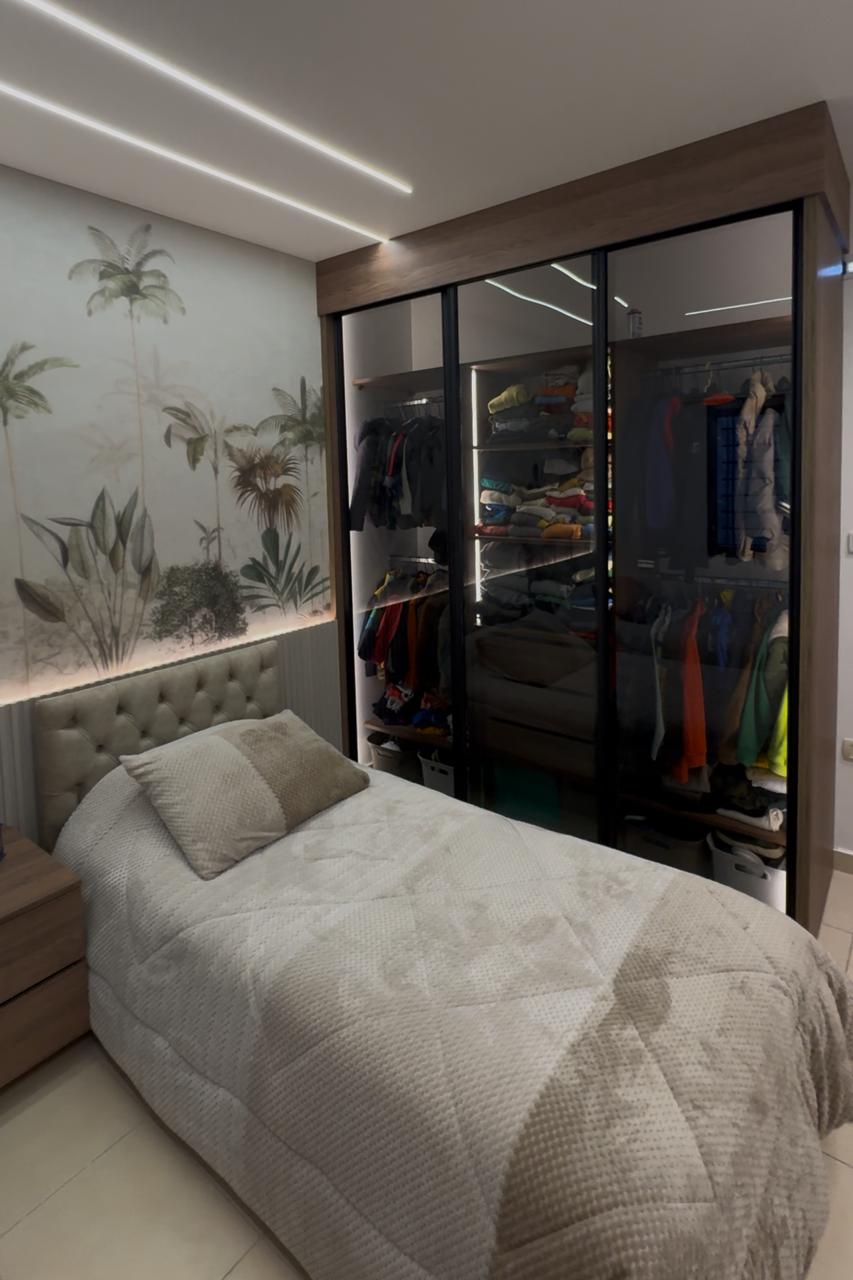 Transitional Bedroom Suite